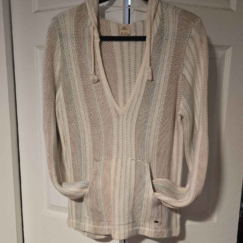 O'Neill V-Neck Striped Sweater in Cream, Beige And Light Blue. Women's Medium